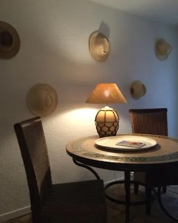 Petite Maison Mitoyenne Au Coeur De Tropez Σαιν-Τροπέ